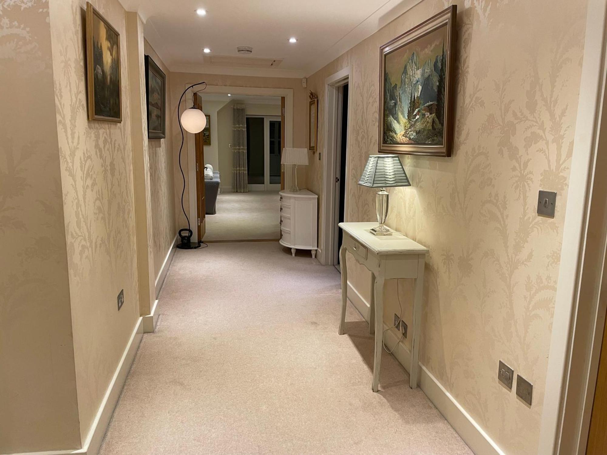 Top Floor En-Suite Double Bedrooms With Great View Of Windsor Castle & Free Parking מראה חיצוני תמונה