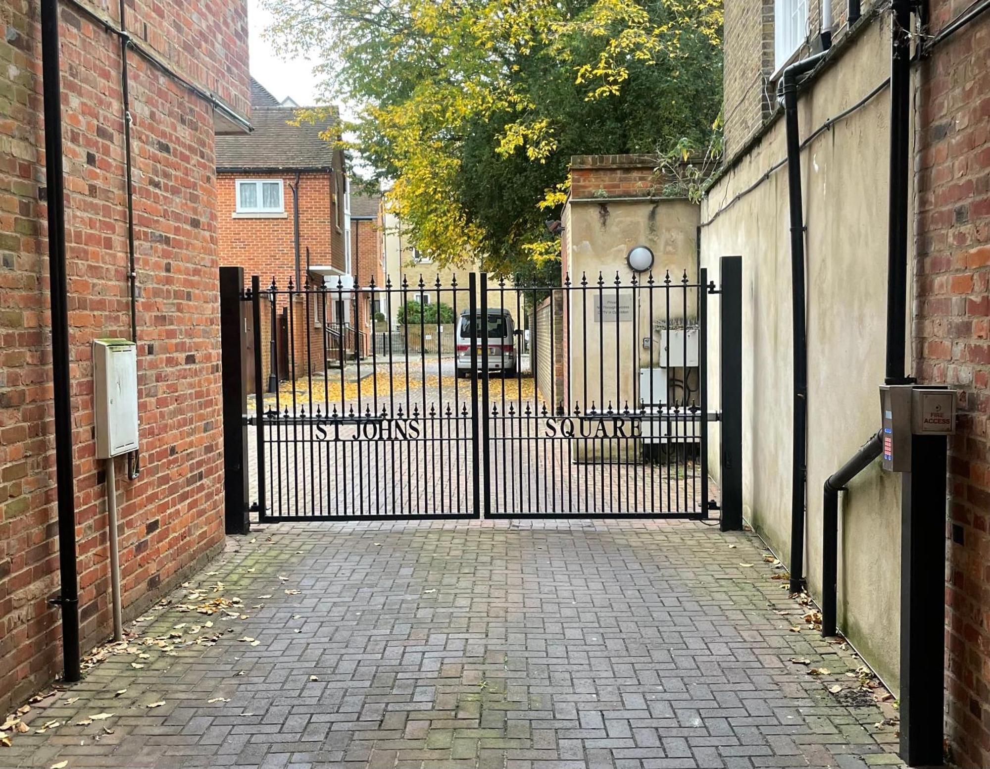 Top Floor En-Suite Double Bedrooms With Great View Of Windsor Castle & Free Parking מראה חיצוני תמונה