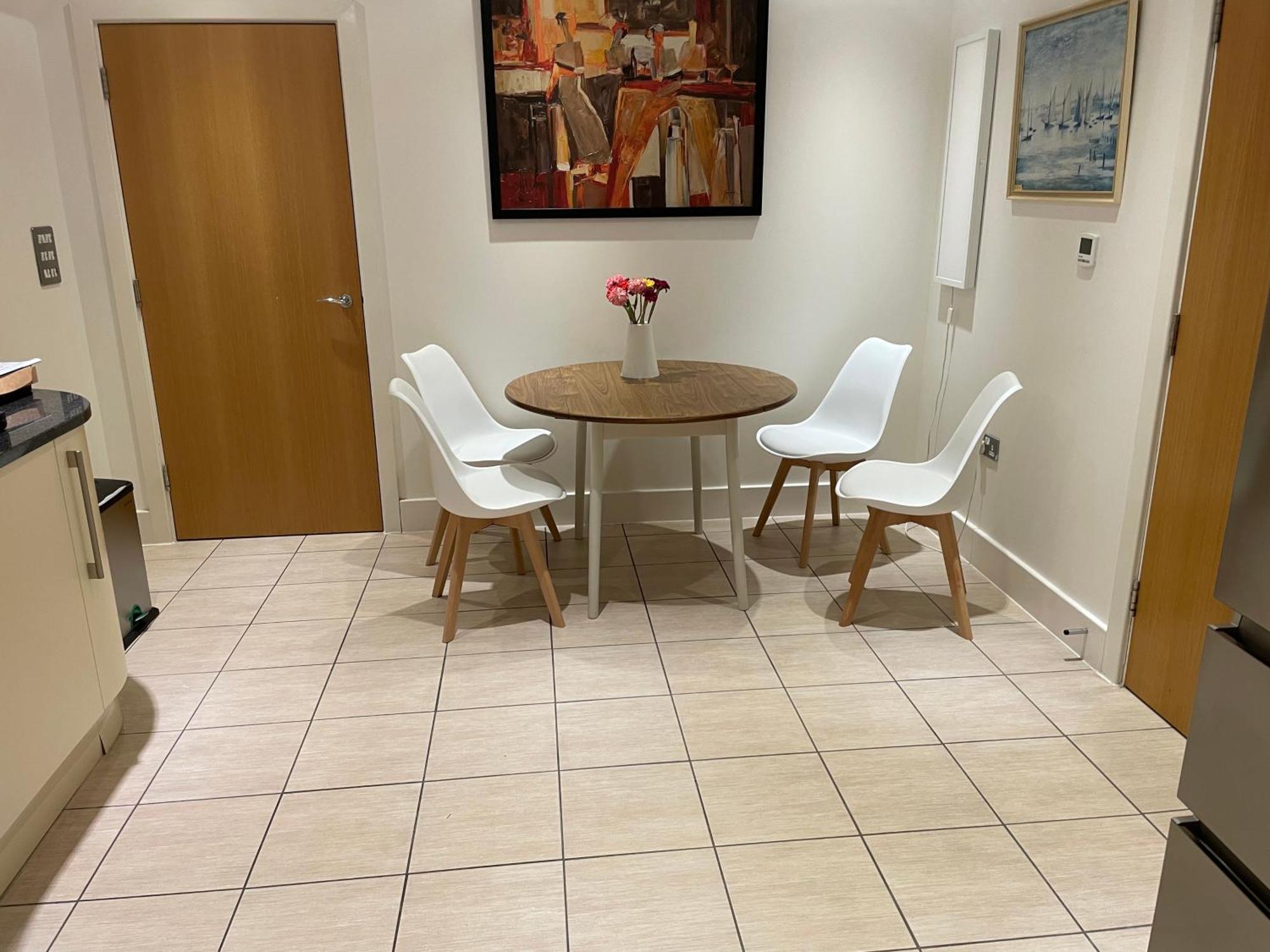 Top Floor En-Suite Double Bedrooms With Great View Of Windsor Castle & Free Parking מראה חיצוני תמונה