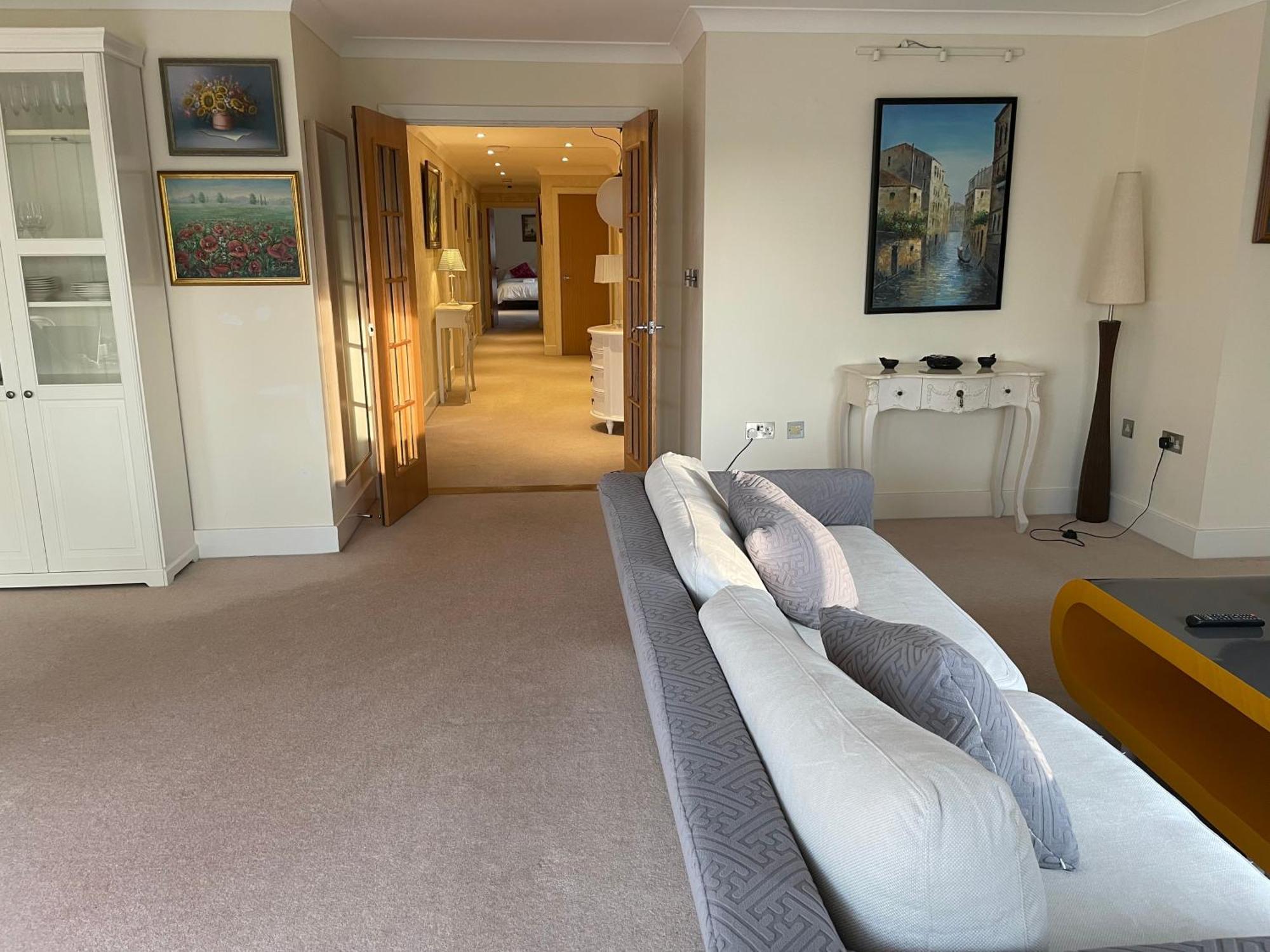 Top Floor En-Suite Double Bedrooms With Great View Of Windsor Castle & Free Parking מראה חיצוני תמונה