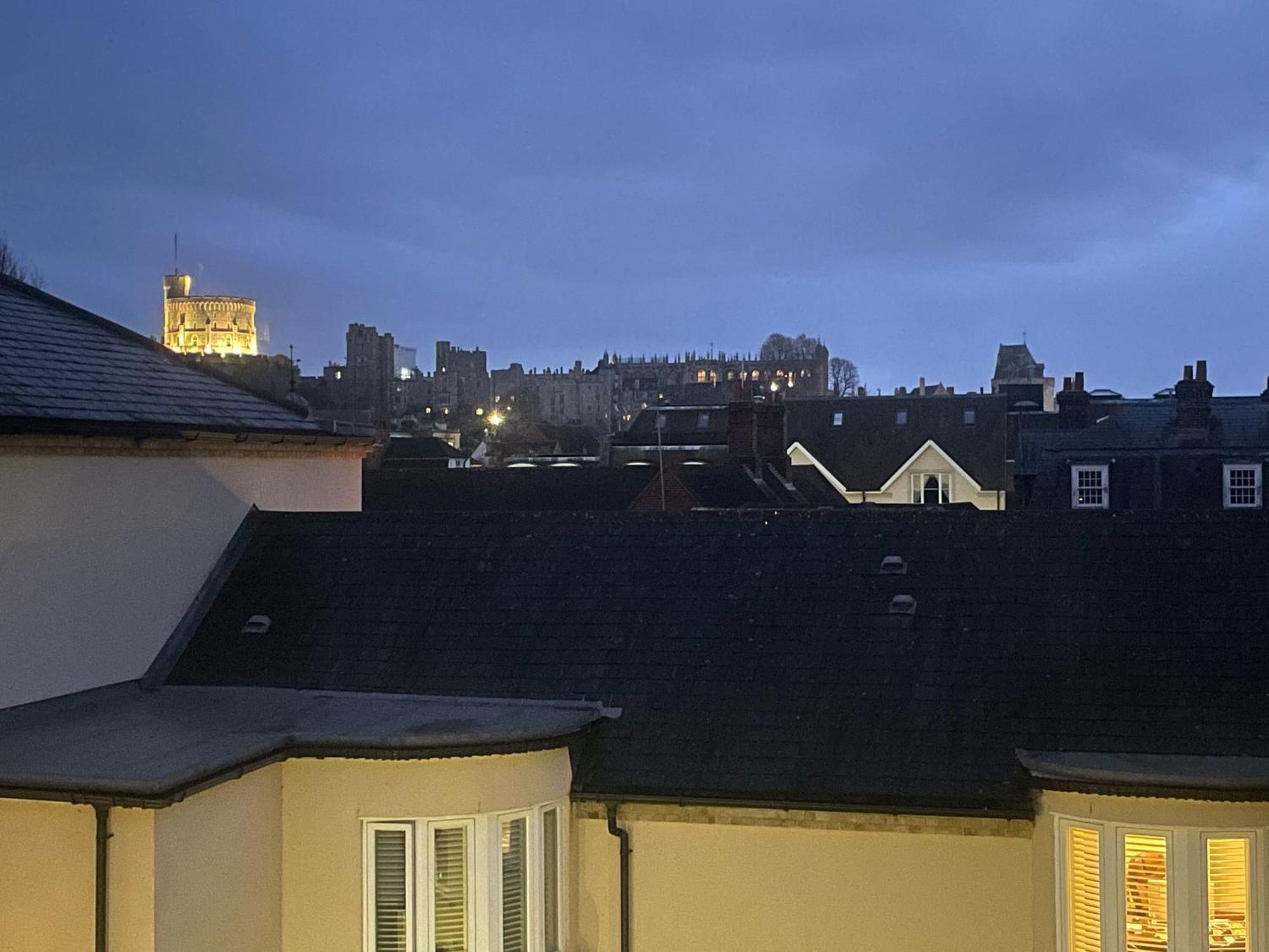 Top Floor En-Suite Double Bedrooms With Great View Of Windsor Castle & Free Parking מראה חיצוני תמונה