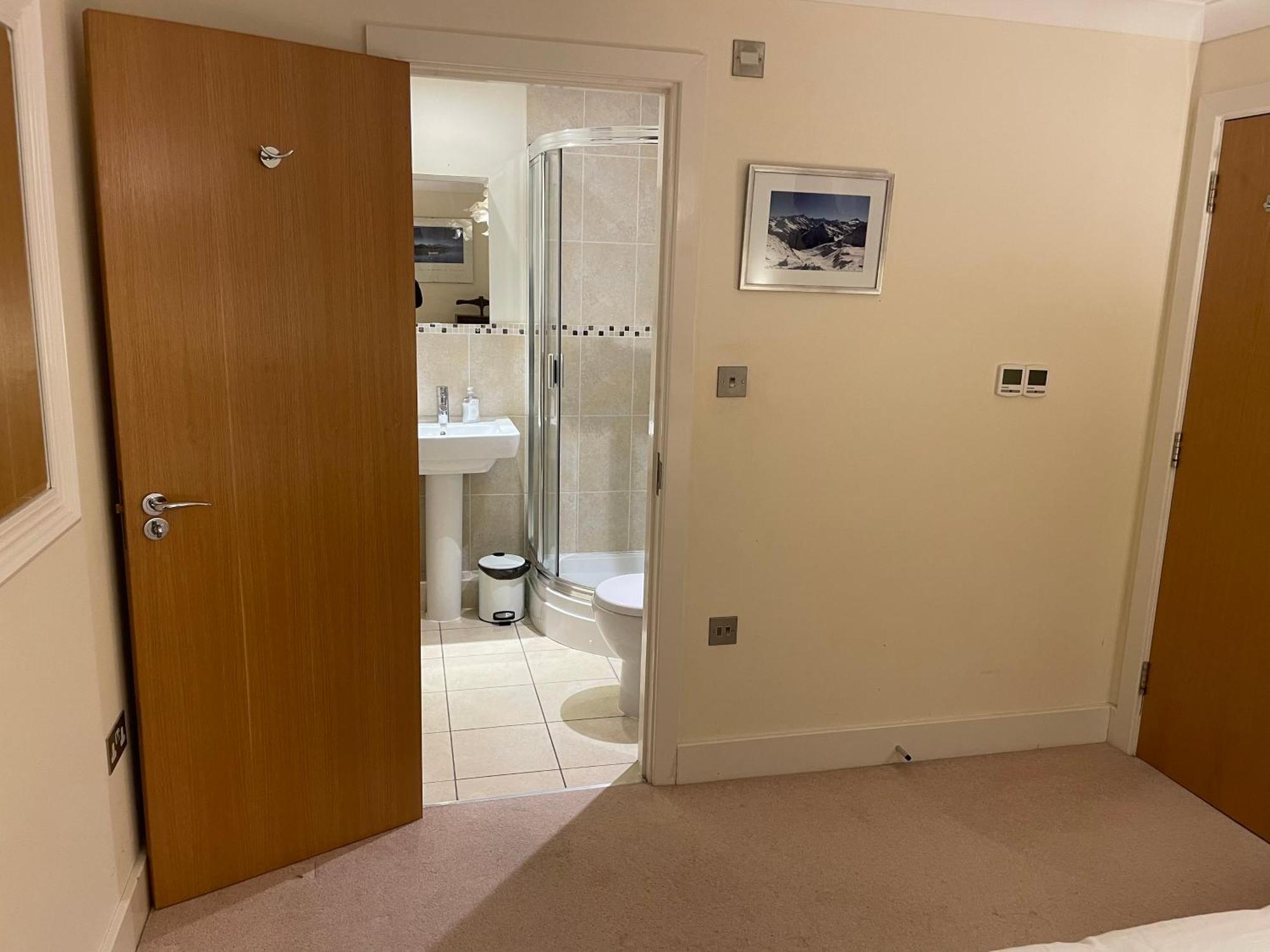 Top Floor En-Suite Double Bedrooms With Great View Of Windsor Castle & Free Parking מראה חיצוני תמונה