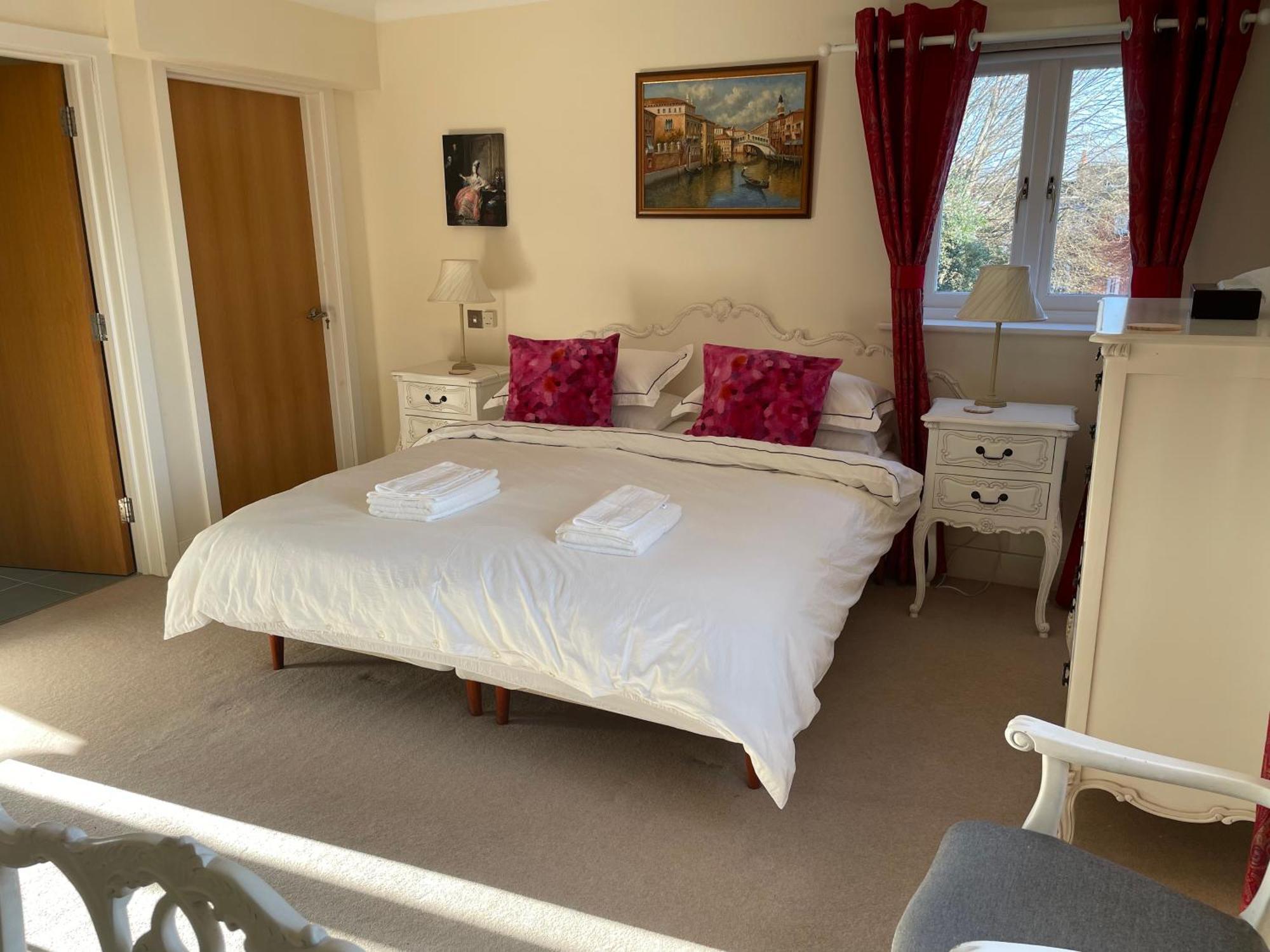 Top Floor En-Suite Double Bedrooms With Great View Of Windsor Castle & Free Parking מראה חיצוני תמונה