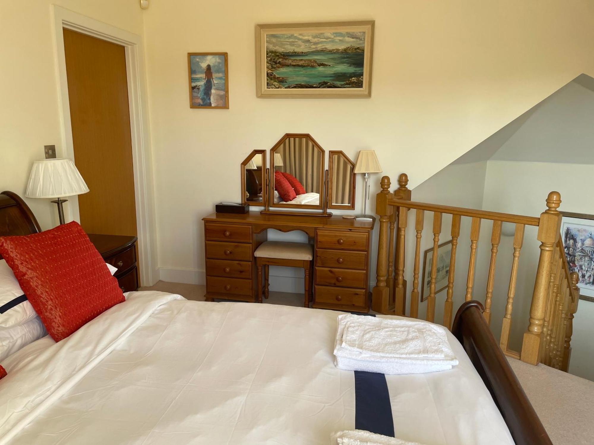 Top Floor En-Suite Double Bedrooms With Great View Of Windsor Castle & Free Parking מראה חיצוני תמונה
