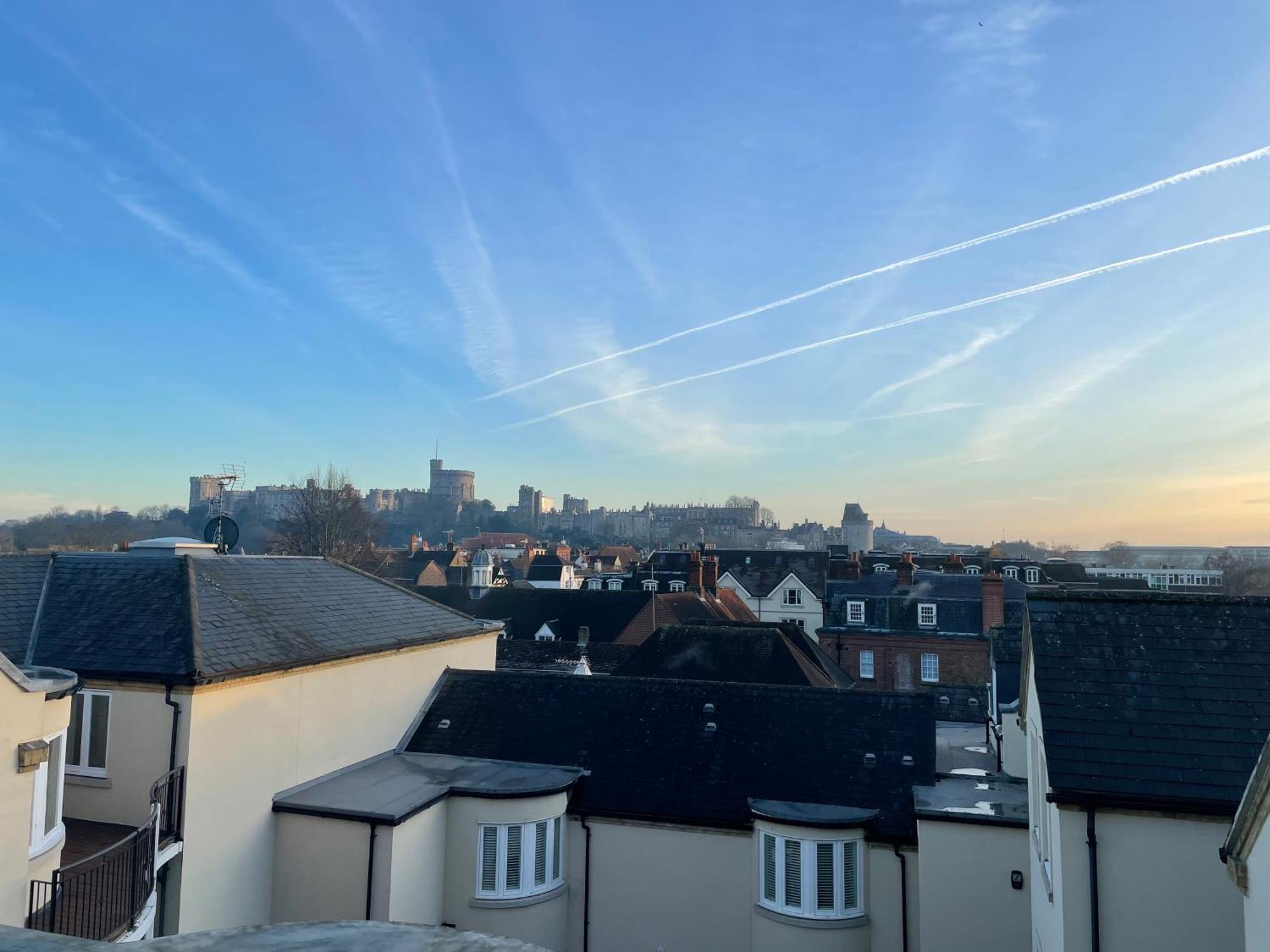 Top Floor En-Suite Double Bedrooms With Great View Of Windsor Castle & Free Parking מראה חיצוני תמונה