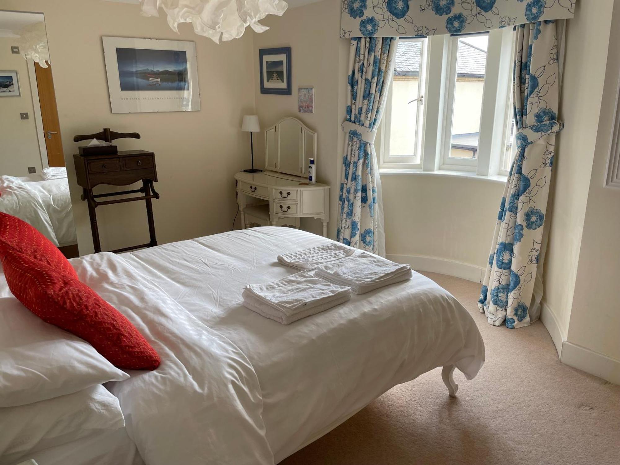 Top Floor En-Suite Double Bedrooms With Great View Of Windsor Castle & Free Parking מראה חיצוני תמונה