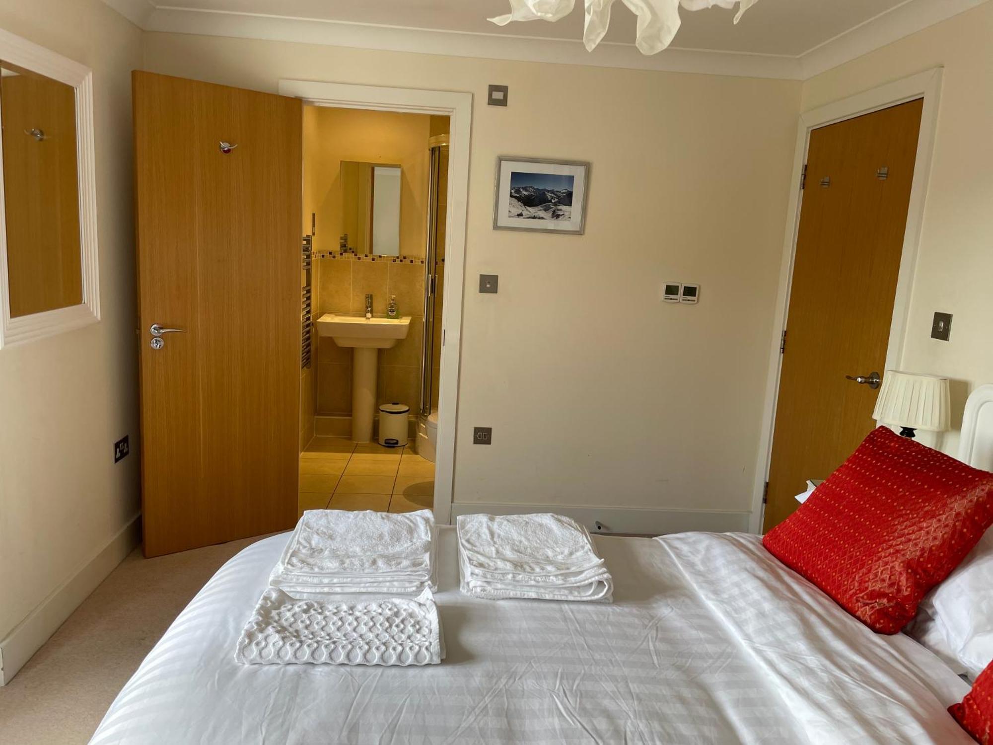 Top Floor En-Suite Double Bedrooms With Great View Of Windsor Castle & Free Parking מראה חיצוני תמונה