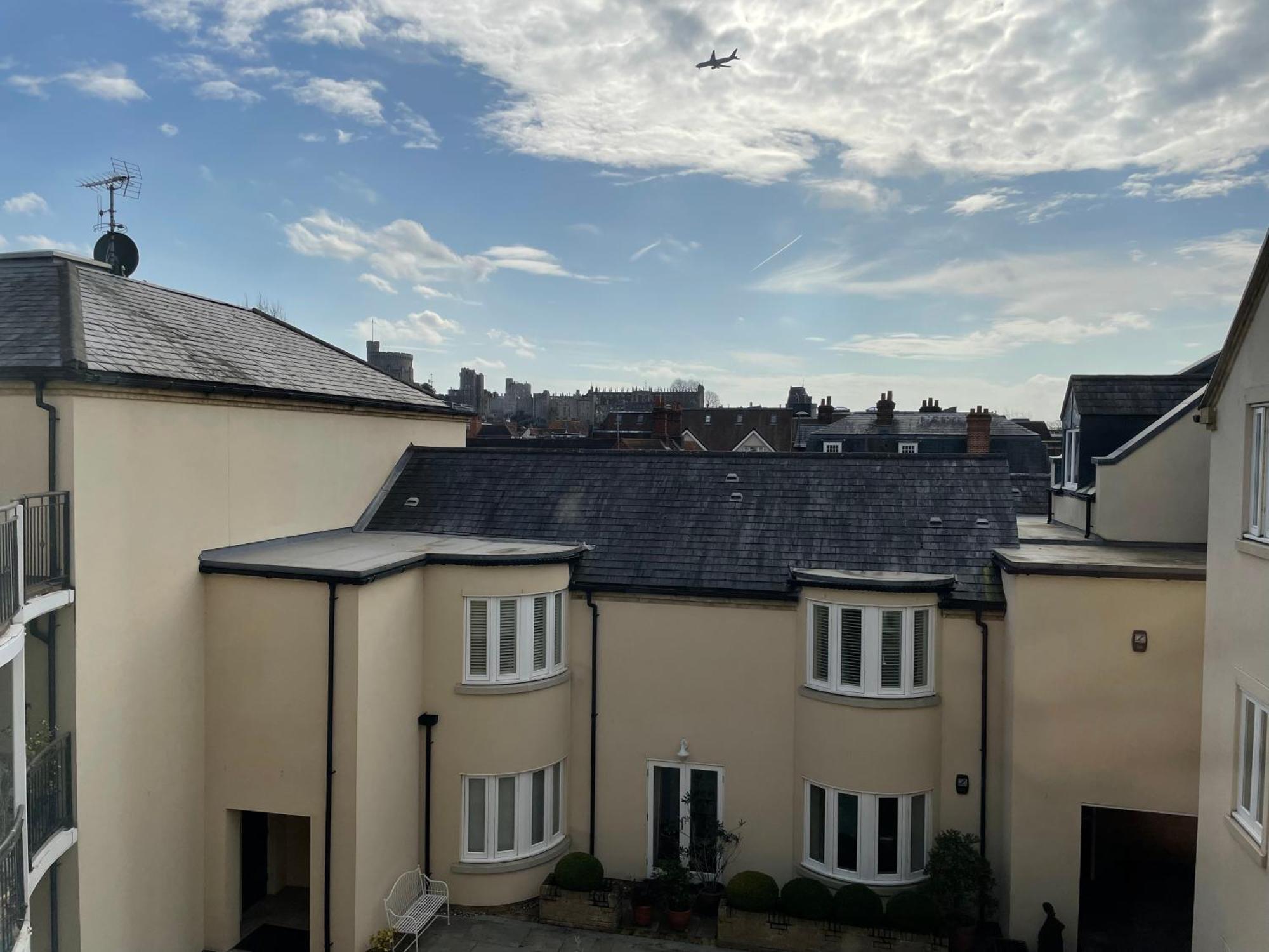 Top Floor En-Suite Double Bedrooms With Great View Of Windsor Castle & Free Parking מראה חיצוני תמונה