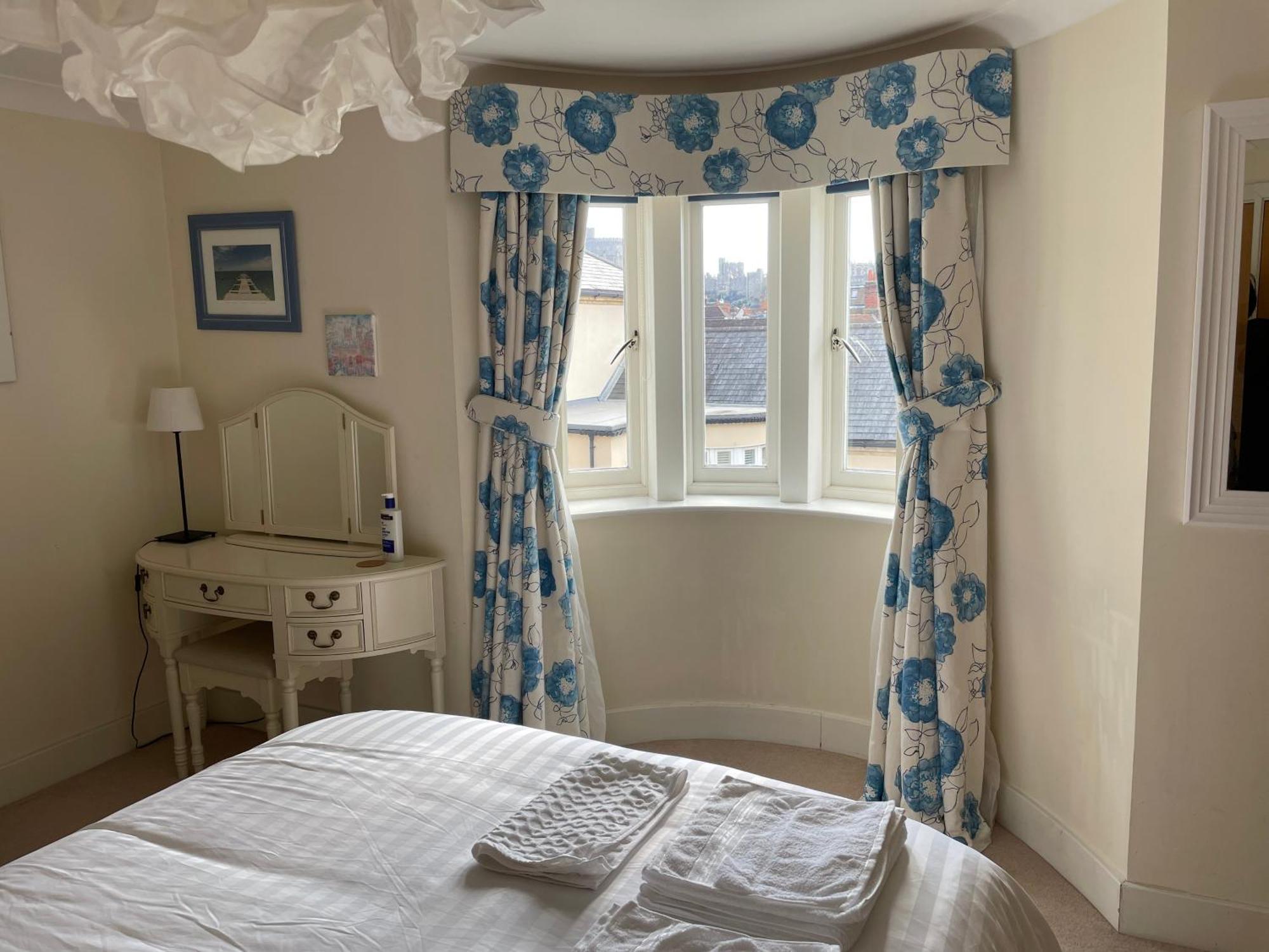 Top Floor En-Suite Double Bedrooms With Great View Of Windsor Castle & Free Parking מראה חיצוני תמונה